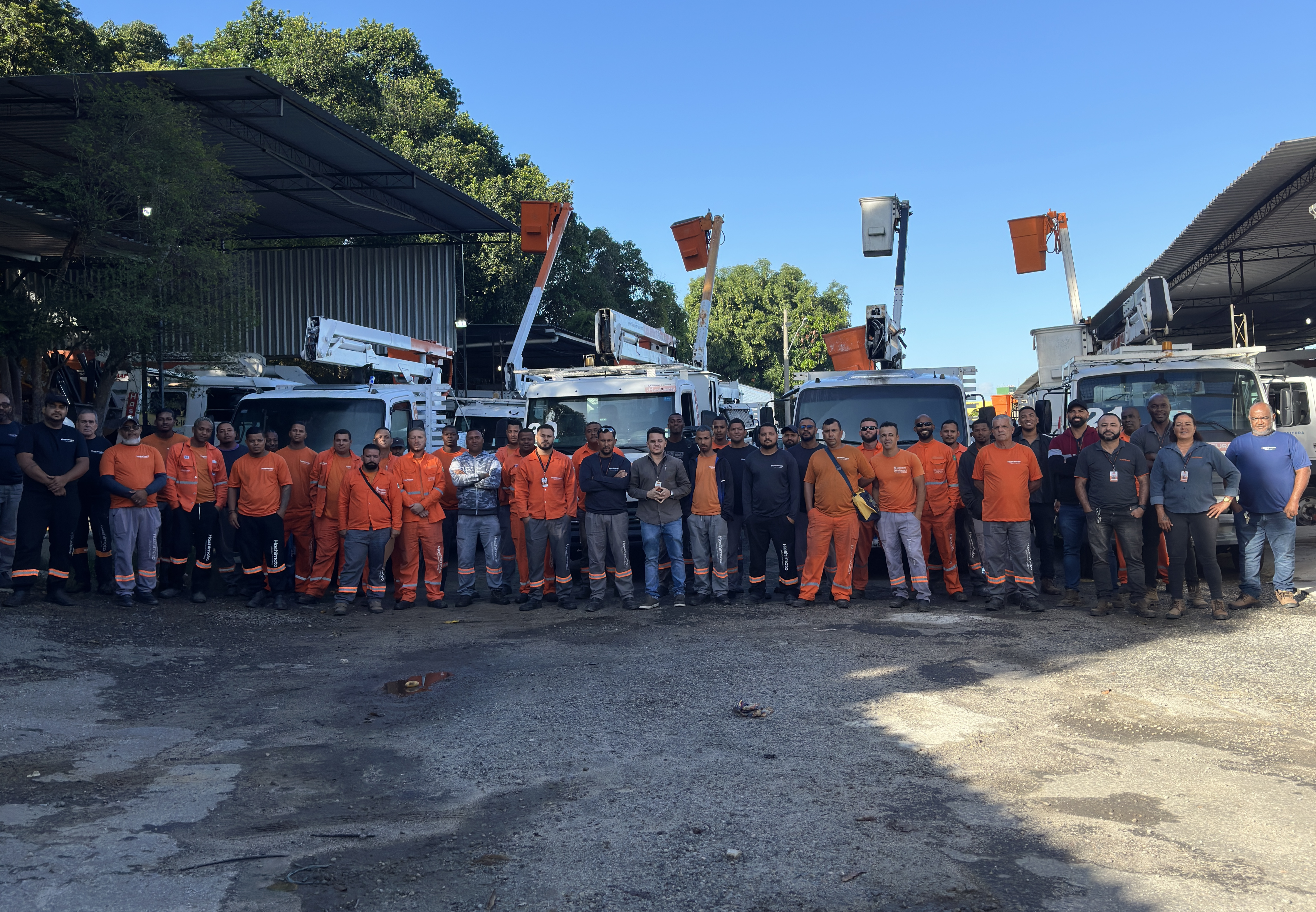 Equipe Hashimoto em campo instalando iluminação e energia